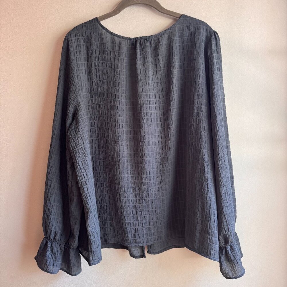 V-Neck Textured Button Blouse 1X Gray/Green Long Sleeve Boho Chic Crinkle Top - Picture 4 of 8